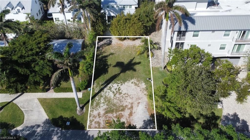 855 9th Ave S, Naples, FL 34102-3