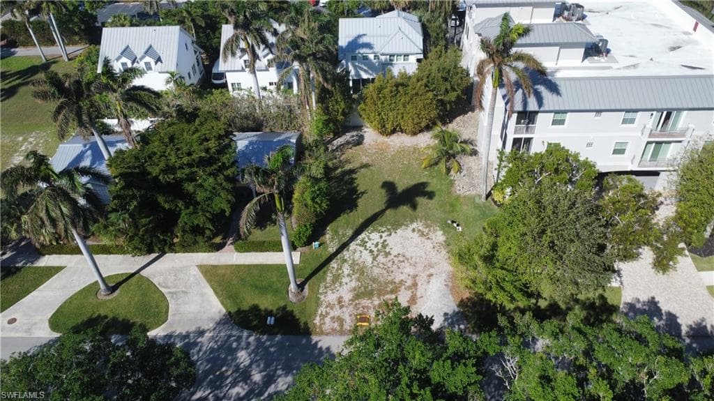 855 9th Ave S, Naples, FL 34102-4