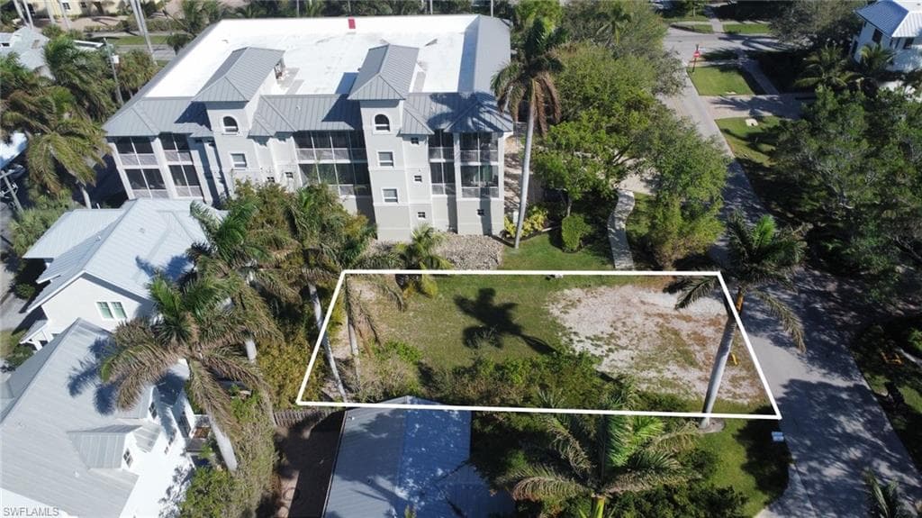 855 9th Ave S, Naples, FL 34102-5