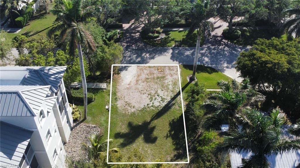 855 9th Ave S, Naples, FL 34102-6