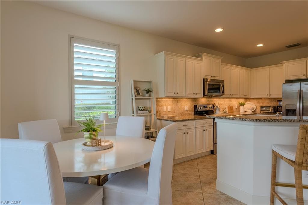 12046 Covent Garden Ct 901, Naples, FL 34120-9