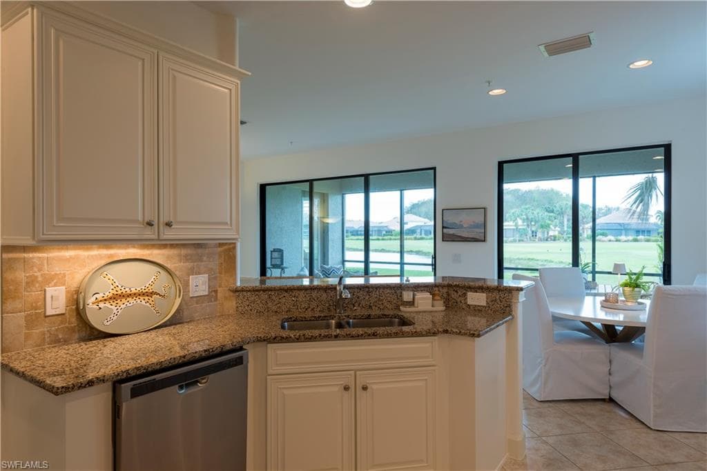 12046 Covent Garden Ct 901, Naples, FL 34120-8