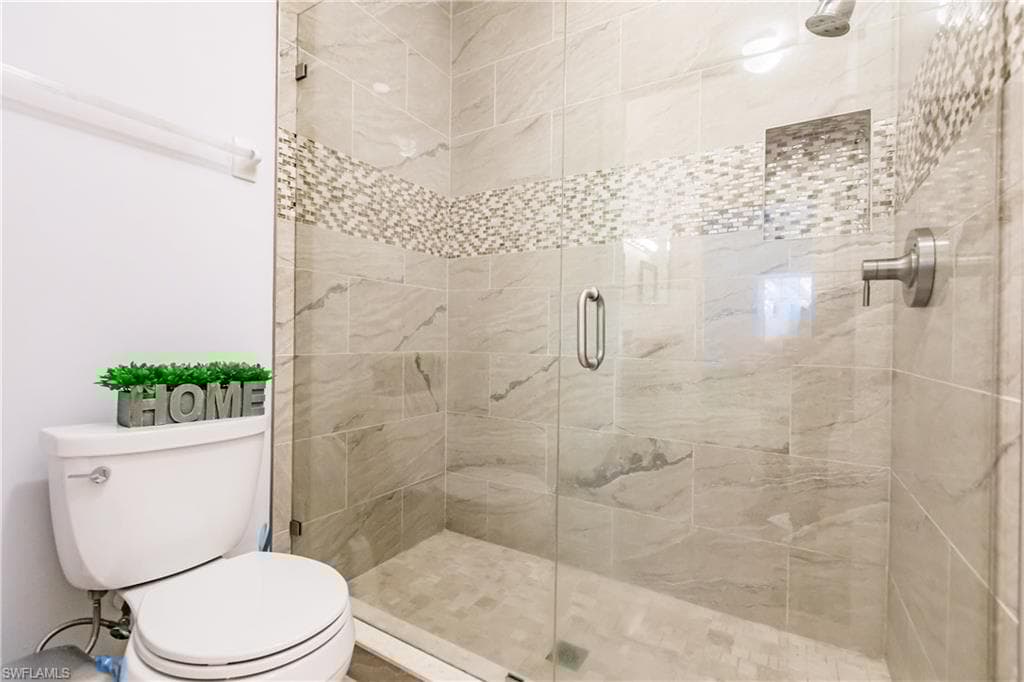 680 Wiggins Lake Dr 201, Naples, FL 34110-17
