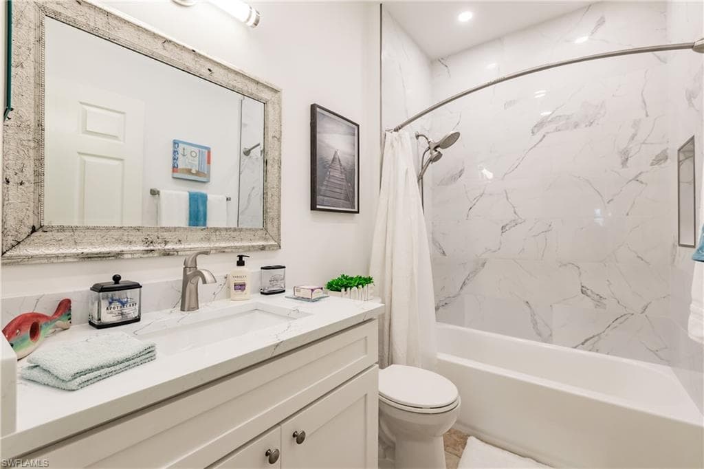 680 Wiggins Lake Dr 201, Naples, FL 34110-23