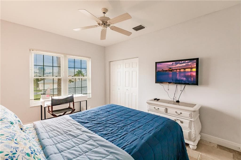 680 Wiggins Lake Dr 201, Naples, FL 34110-25