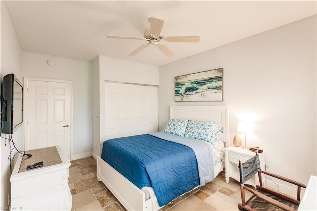 680 Wiggins Lake Dr 201, Naples, FL 34110-26