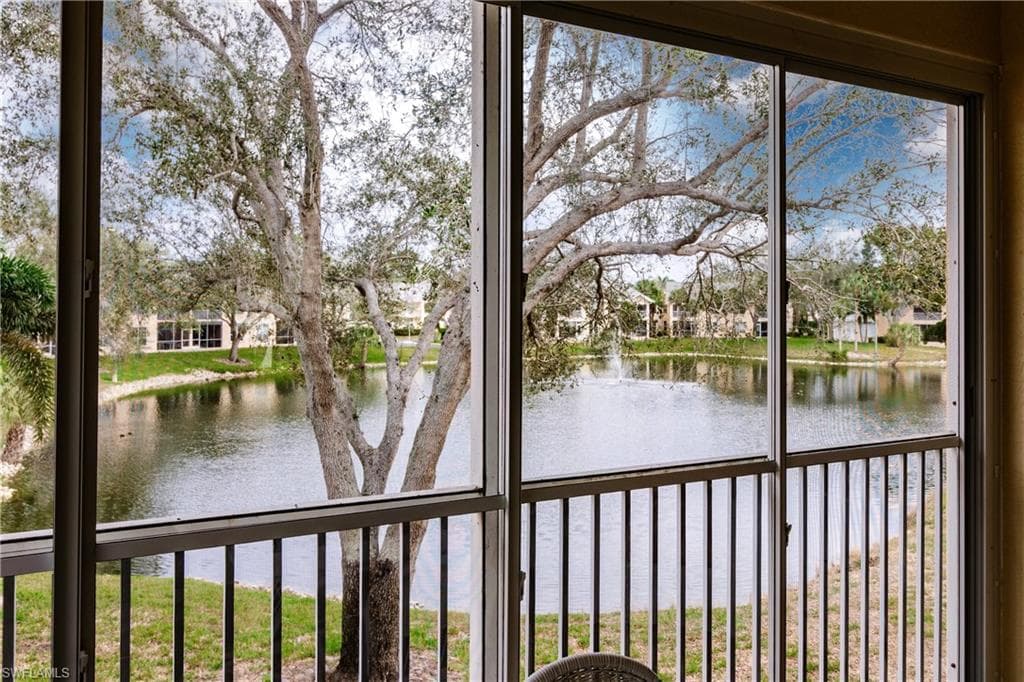 680 Wiggins Lake Dr 201, Naples, FL 34110-32