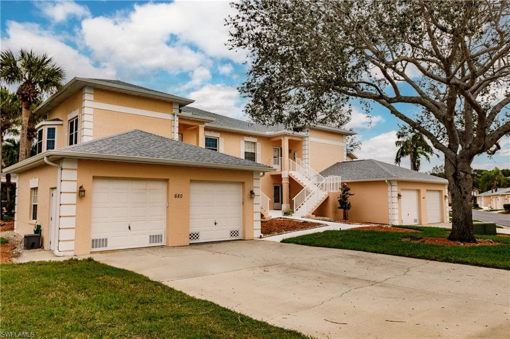 680 Wiggins Lake Dr 201, Naples, FL 34110-34