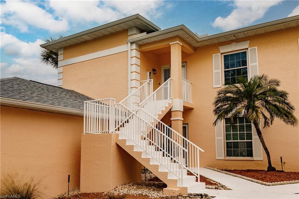 680 Wiggins Lake Dr 201, Naples, FL 34110-35