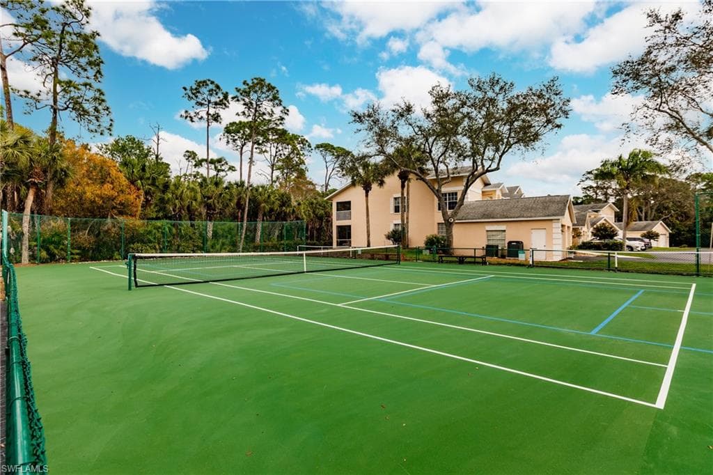 680 Wiggins Lake Dr 201, Naples, FL 34110-37
