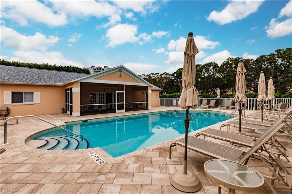 680 Wiggins Lake Dr 201, Naples, FL 34110-38