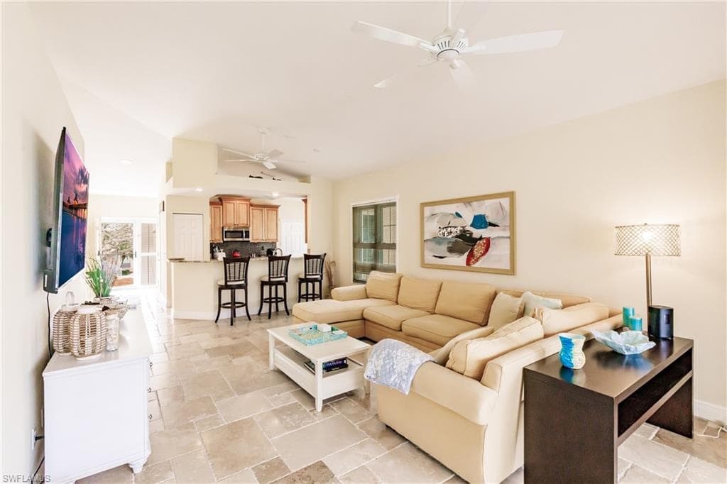 680 Wiggins Lake Dr 201, Naples, FL 34110-3