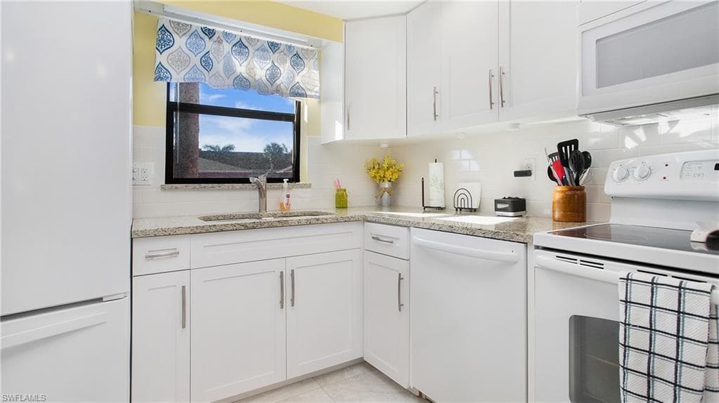 344 Charlemagne Blvd F203, Naples, FL 34112-4
