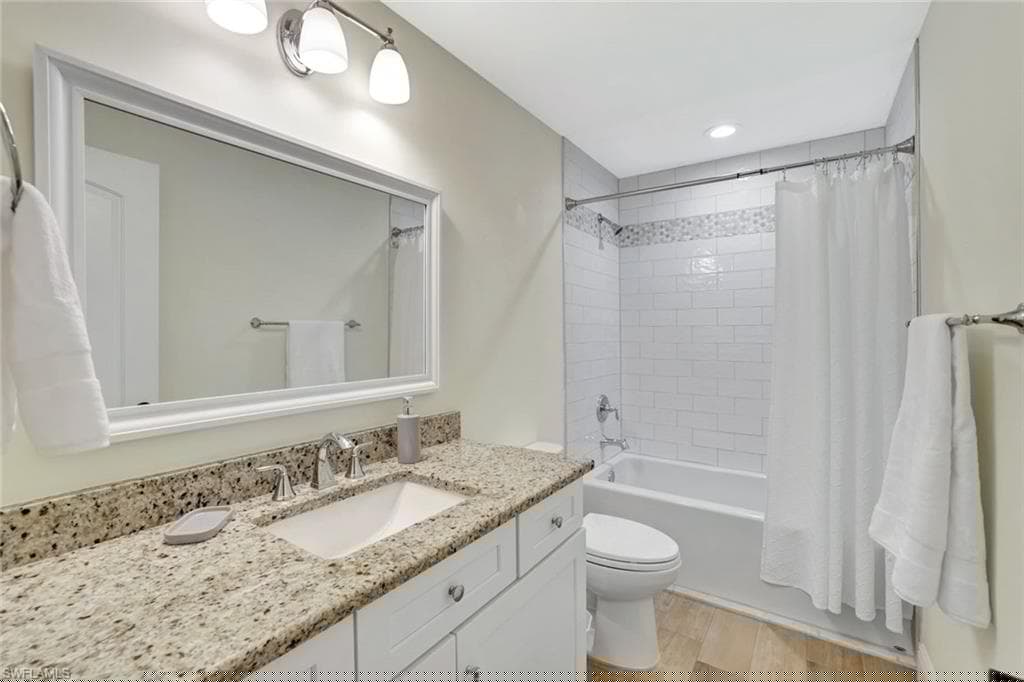 807 108th Ave N, Naples, FL 34108-18
