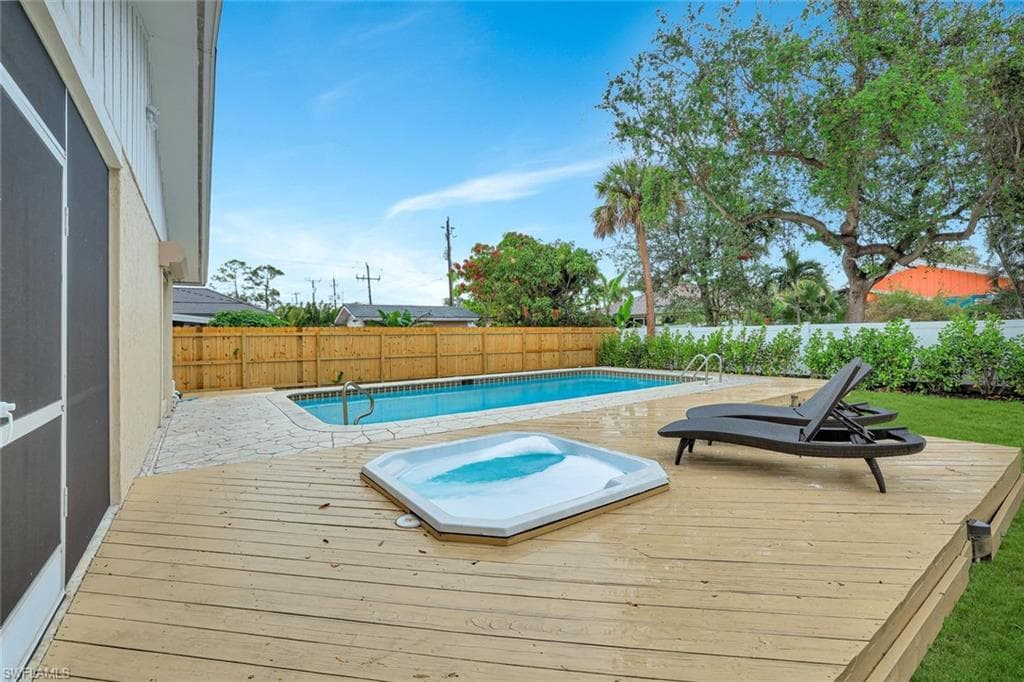 807 108th Ave N, Naples, FL 34108-23