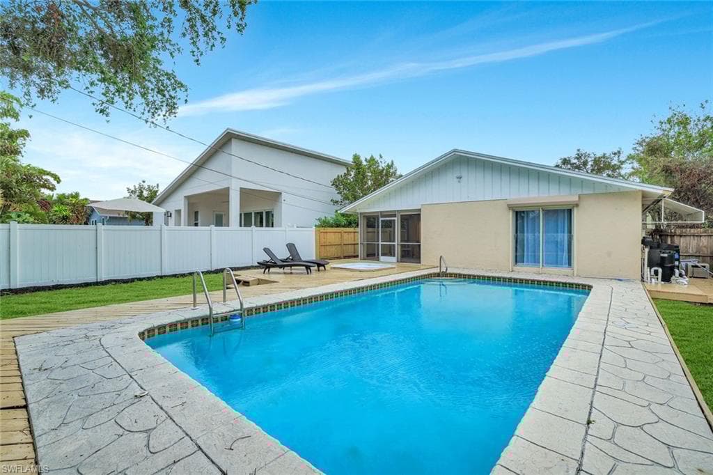 807 108th Ave N, Naples, FL 34108-25