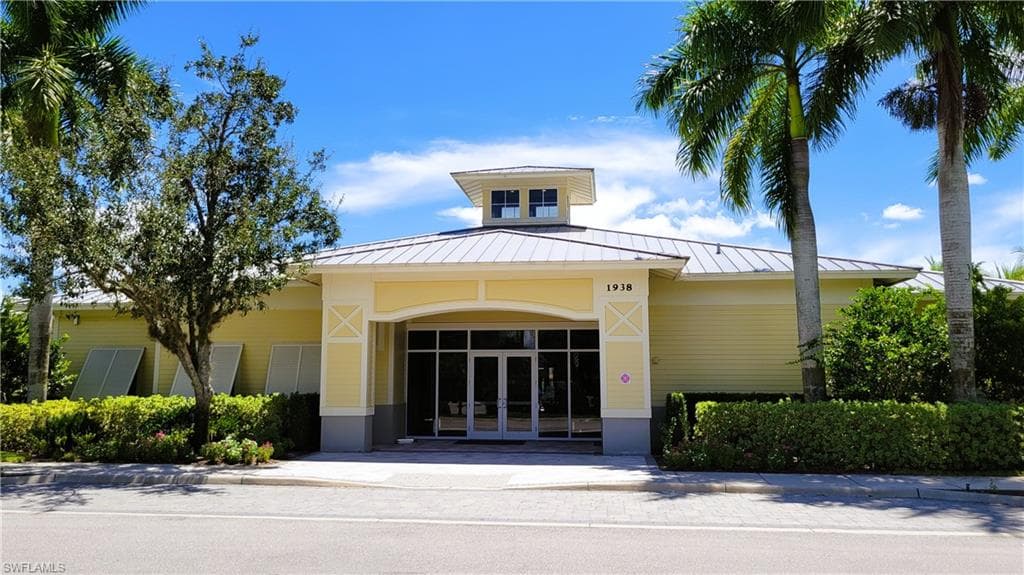 1696 Alameda Dr, Naples, FL 34120-15
