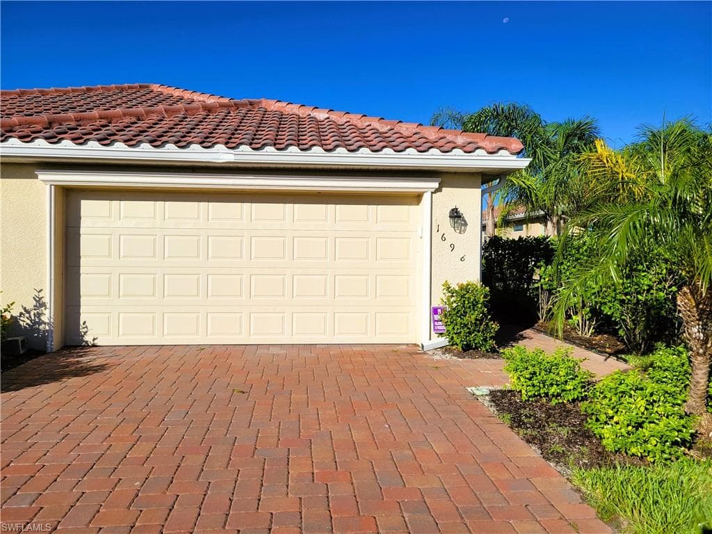1696 Alameda Dr, Naples, FL 34120-1