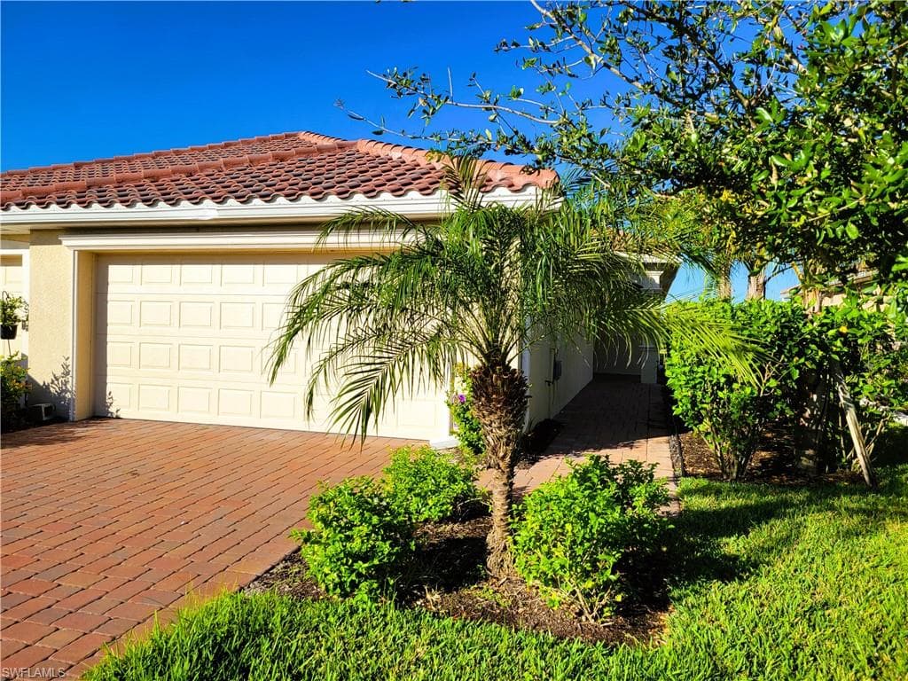 1696 Alameda Dr, Naples, FL 34120-3