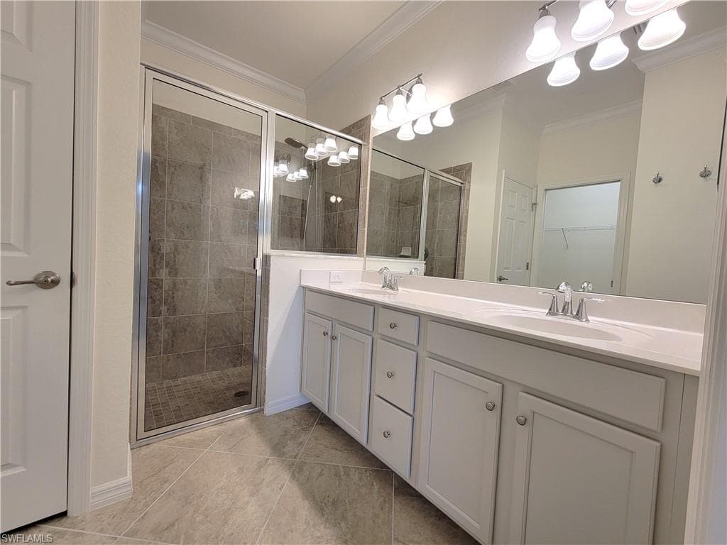 9183 Woodhurst Dr, Naples, FL 34120-9