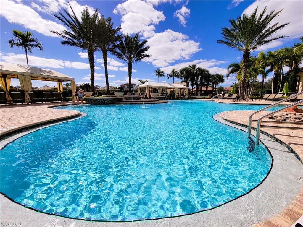 9183 Woodhurst Dr, Naples, FL 34120-16