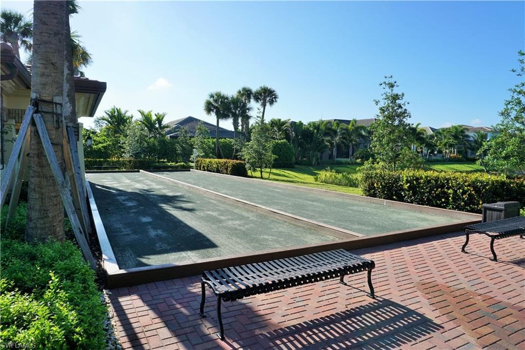 9183 Woodhurst Dr, Naples, FL 34120-22