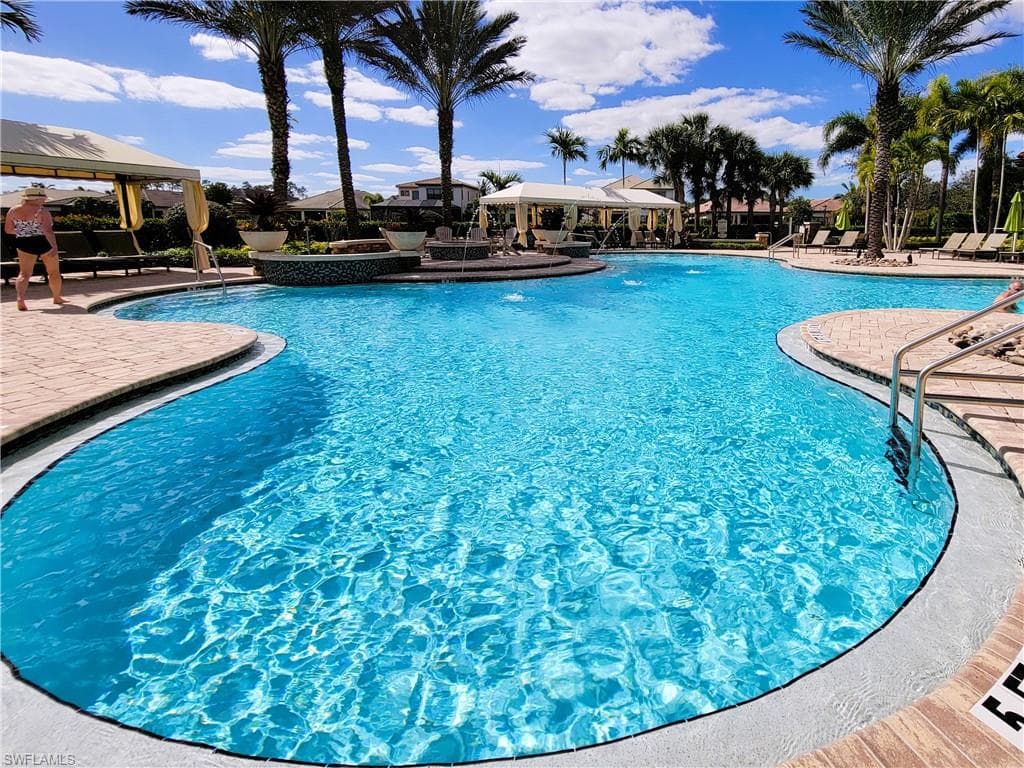 9183 Woodhurst Dr, Naples, FL 34120-4