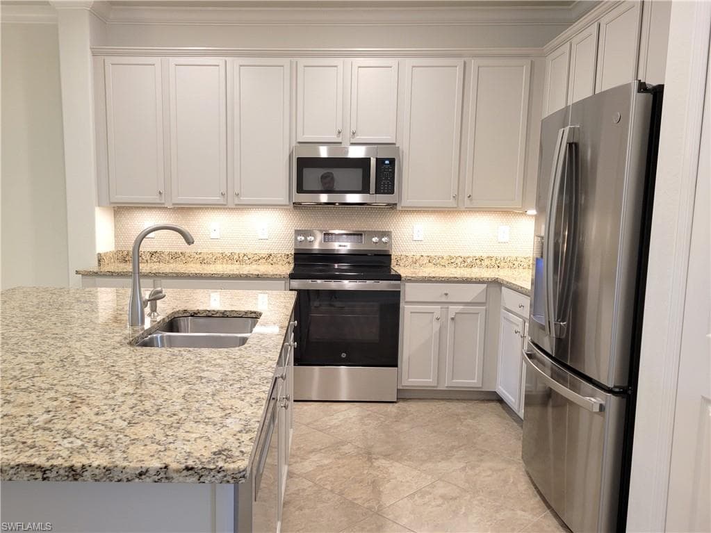 9183 Woodhurst Dr, Naples, FL 34120-6