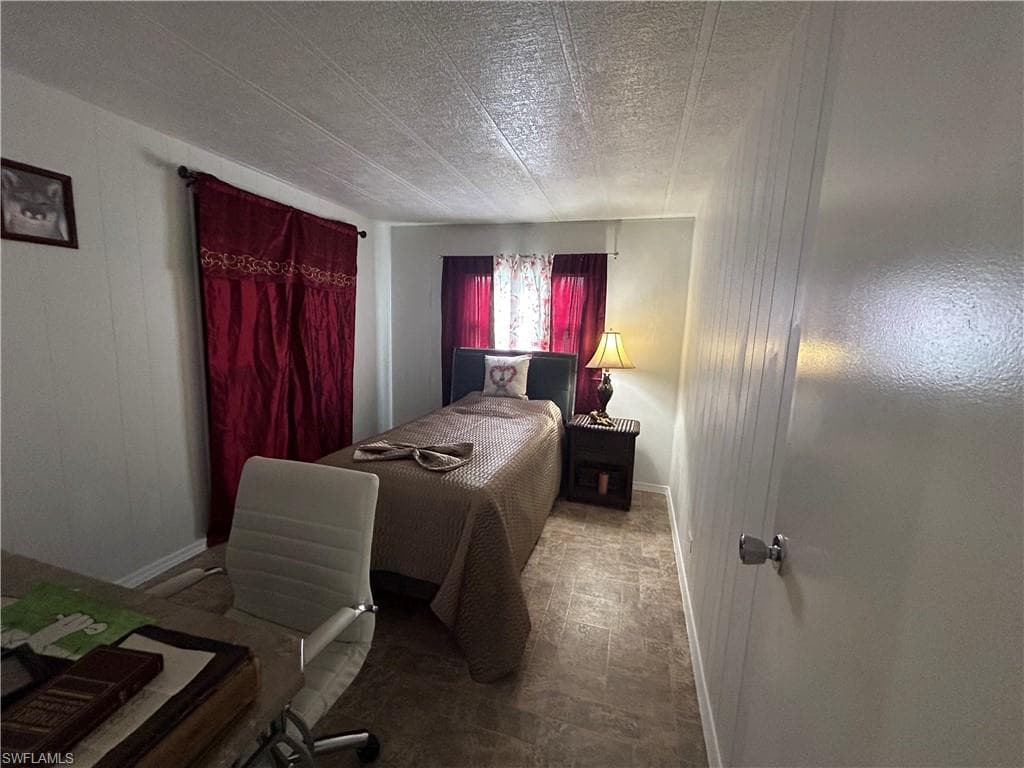 857 Manatee Rd, Naples, FL 34114-15