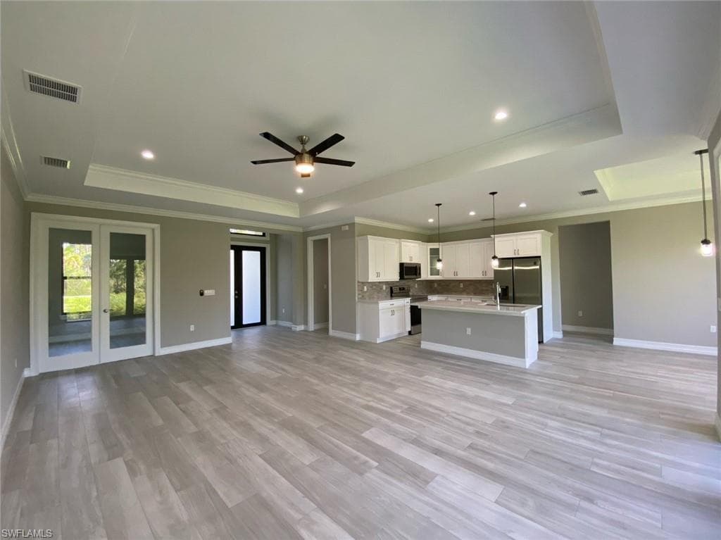 2370 16th Ave NE, Naples, FL 34120-5