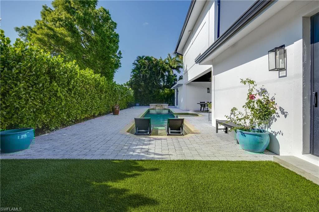 55 Burning Tree Dr, Naples, FL 34105-45