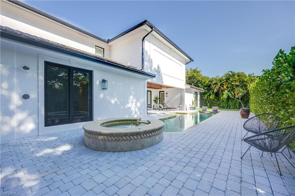 55 Burning Tree Dr, Naples, FL 34105-47