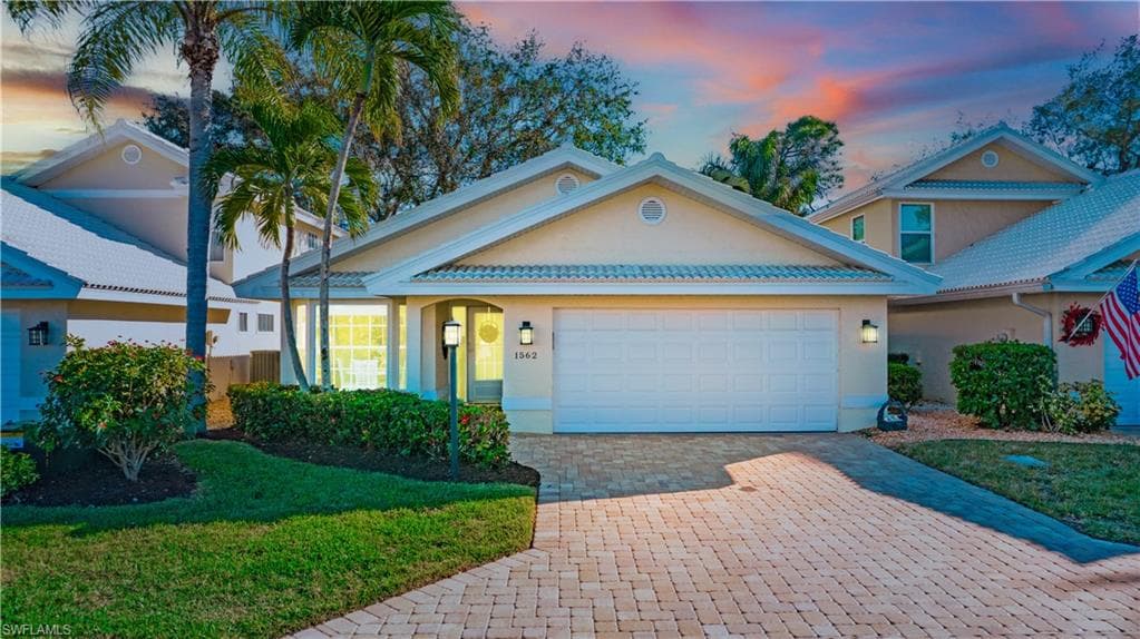 1562 Weybridge Cir 31, Naples, FL 34110-3
