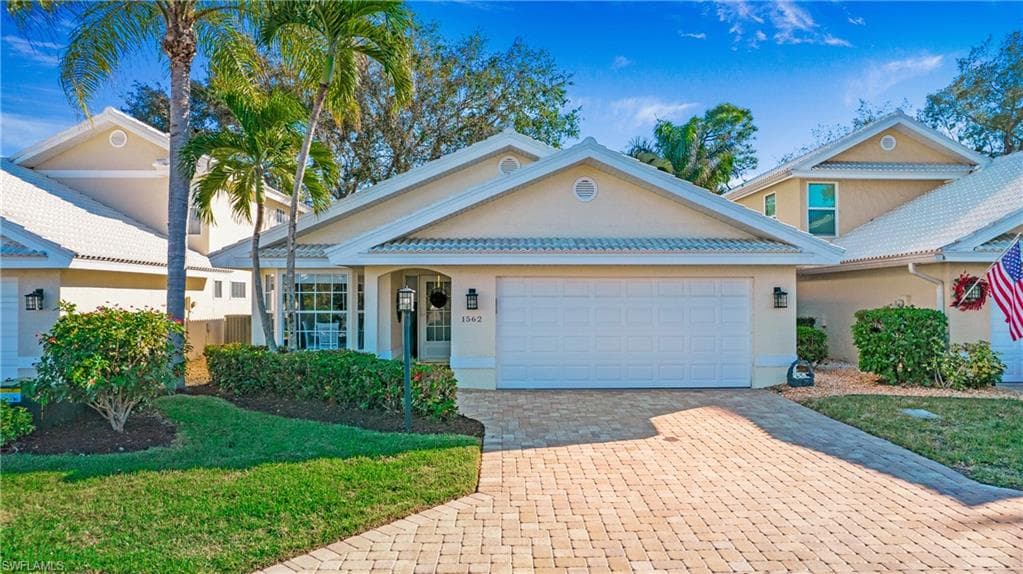 1562 Weybridge Cir 31, Naples, FL 34110-47