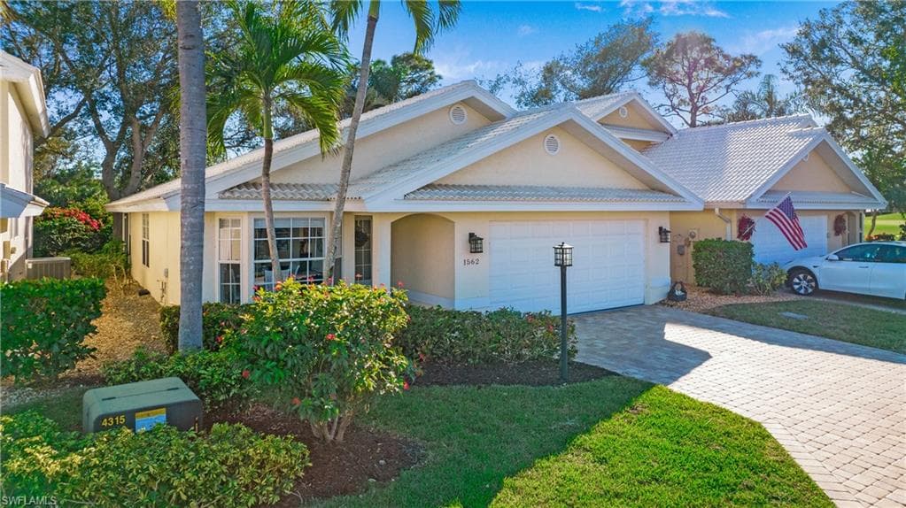 1562 Weybridge Cir 31, Naples, FL 34110-7