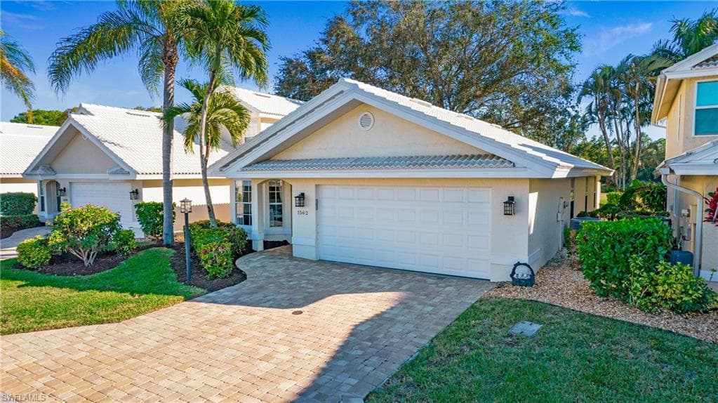 1562 Weybridge Cir 31, Naples, FL 34110-8