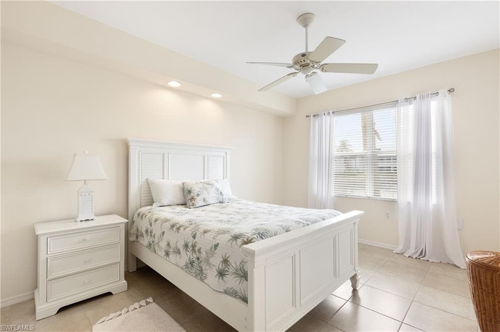 1182 Sweetwater Ln 1801, Naples, FL 34110-7