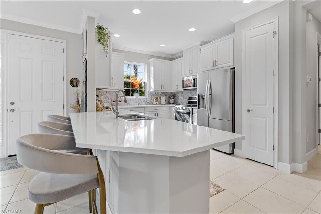 8070 Calle Canovas St, Naples, FL 34114-15