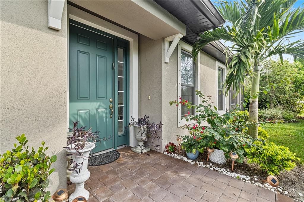 8070 Calle Canovas St, Naples, FL 34114-28