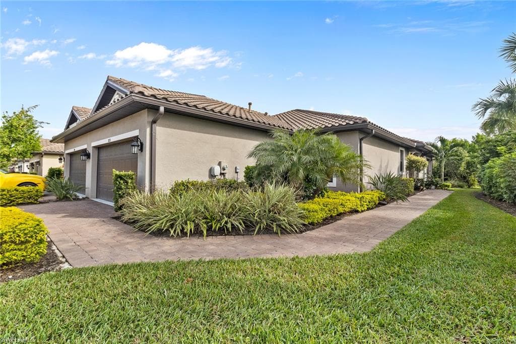 8070 Calle Canovas St, Naples, FL 34114-29