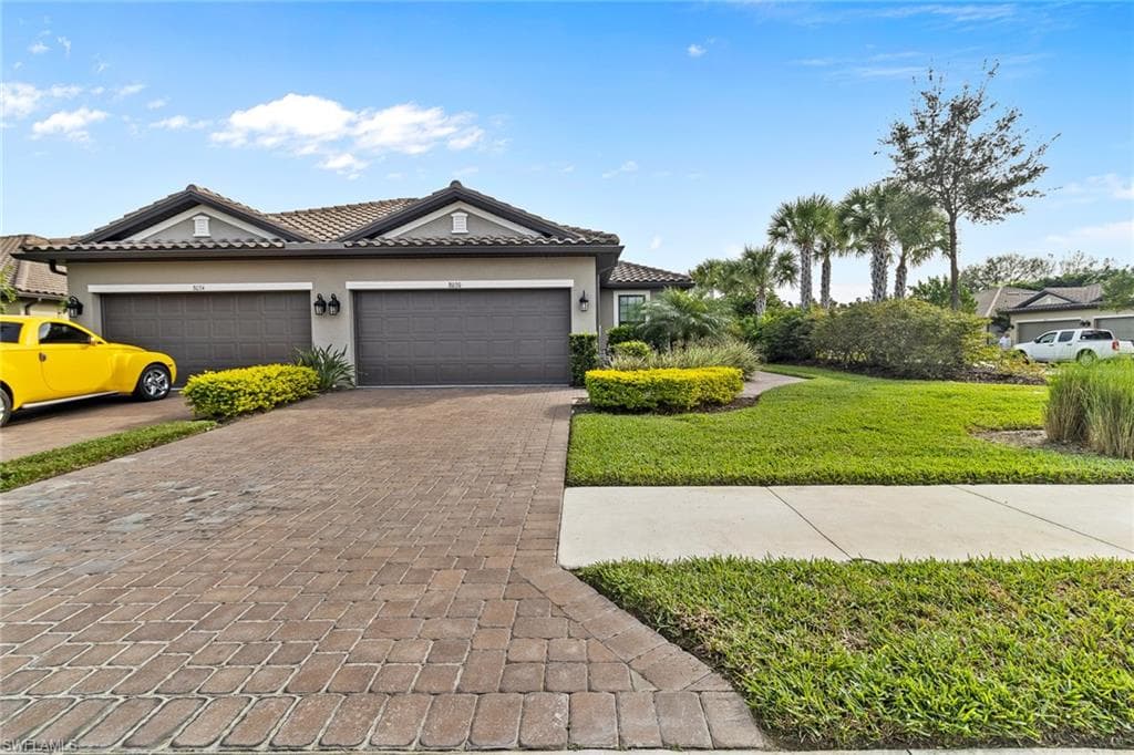 8070 Calle Canovas St, Naples, FL 34114-30