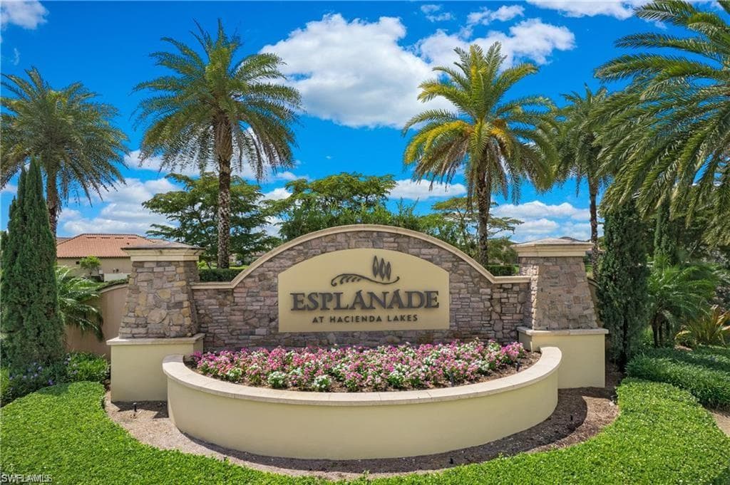 8070 Calle Canovas St, Naples, FL 34114-31