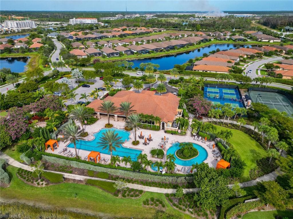 8070 Calle Canovas St, Naples, FL 34114-32