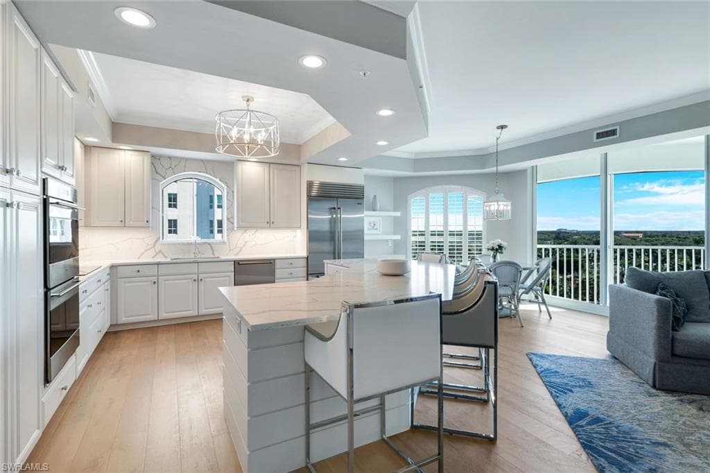 295 Grande Way 606, Naples, FL 34110-10