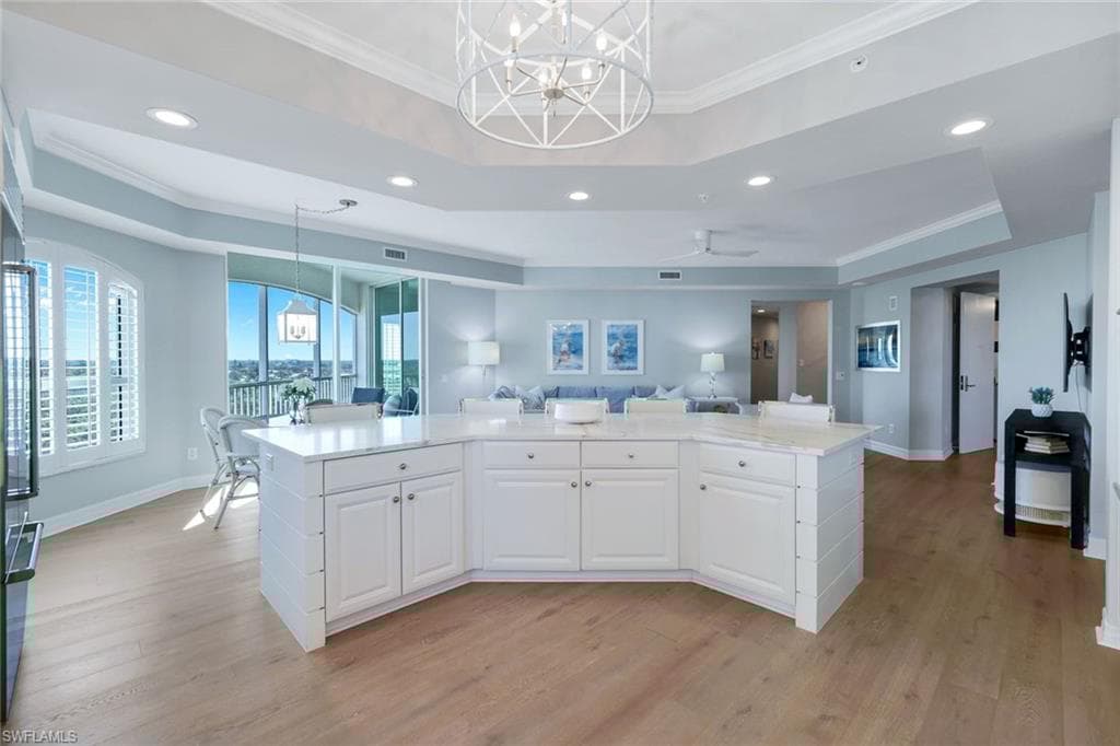 295 Grande Way 606, Naples, FL 34110-11