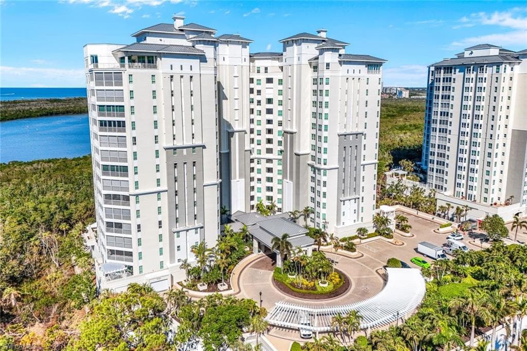 295 Grande Way 606, Naples, FL 34110-1
