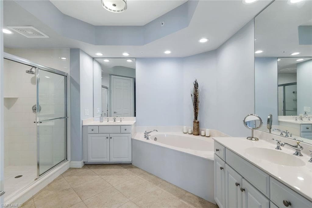 295 Grande Way 606, Naples, FL 34110-19