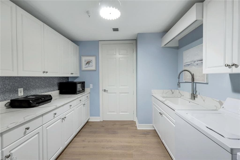295 Grande Way 606, Naples, FL 34110-27