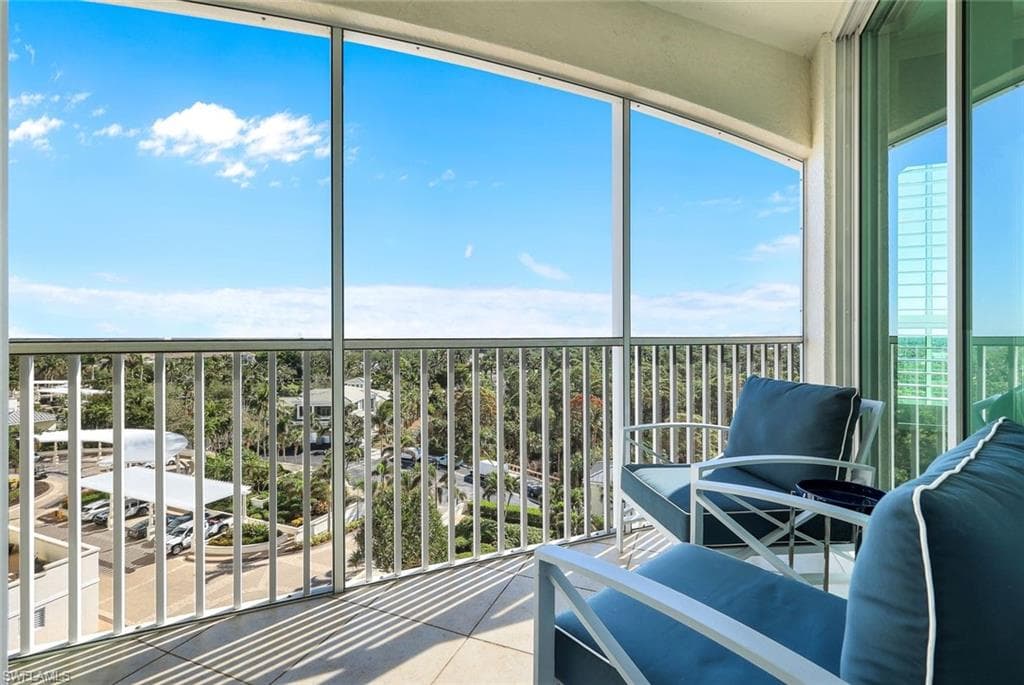 295 Grande Way 606, Naples, FL 34110-28