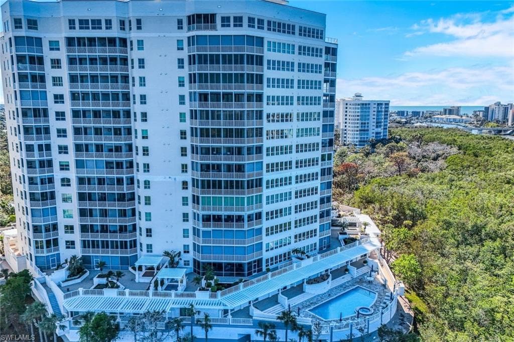 295 Grande Way 606, Naples, FL 34110-32